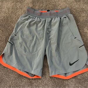 Nike men’s dri fit shorts size small
